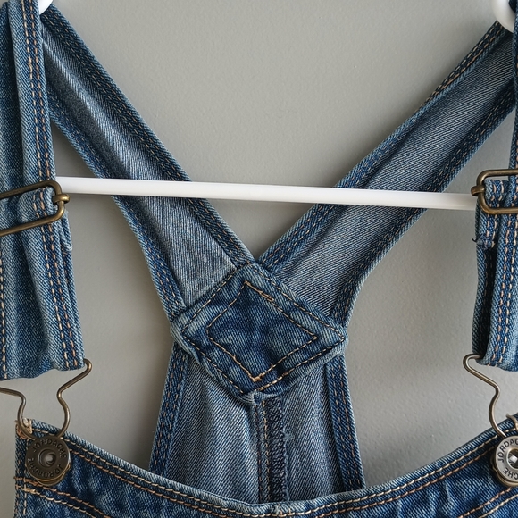 Jordache Juniors - Picture 4 of 9